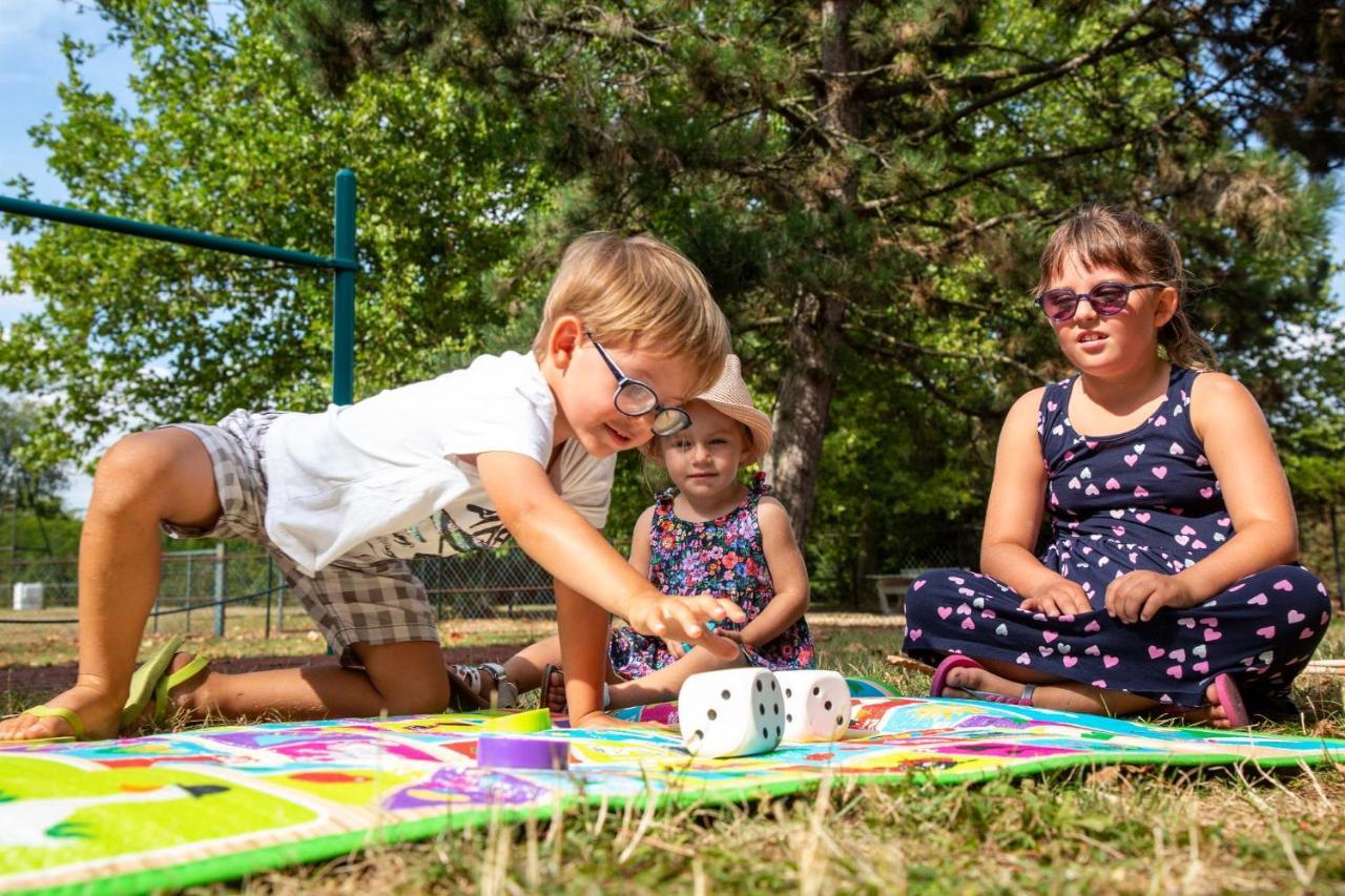 Camping De Châlons-en-Champagne Eksteriør billede